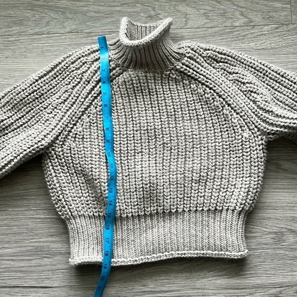 H&M Gray Chunky Knit Sweater Size XS - Picture 5 of 6